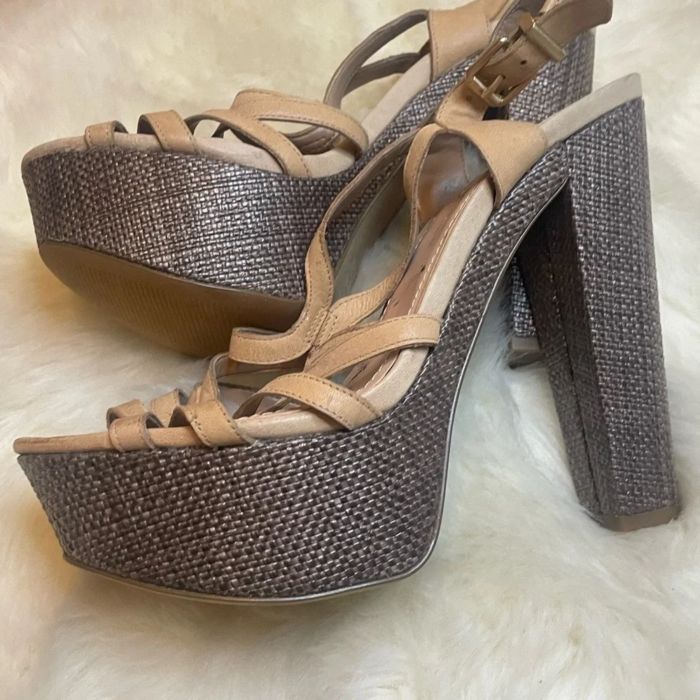 JESSICA SIMPSON Tall High Heel Platform Shoes size 9.5 9 1/2 Nude Tan Sexy Party
